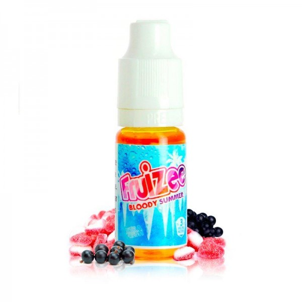 Flacon d’e-liquide Bloody Summer 10 ml Fruizee, avec bouchon blanc et étiquette bleue, entouré de fruits et de bonbons.